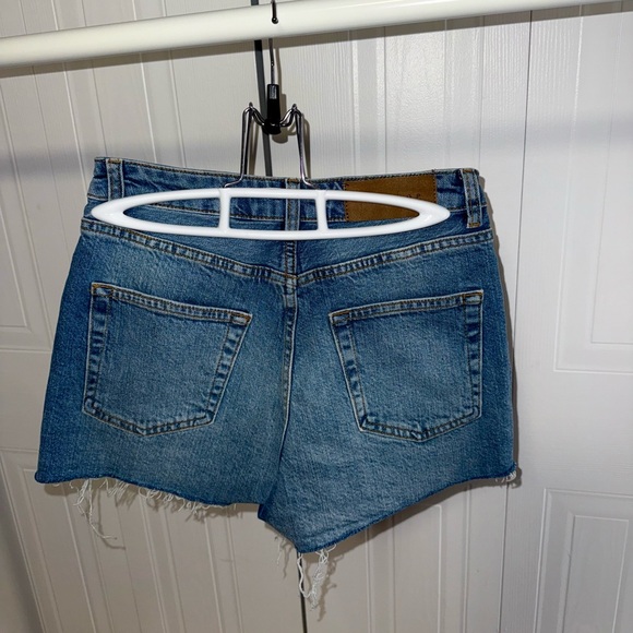 High-waisted denim mom cutoff shorts #highwaistedshorts #topshopdenim - Picture 2 of 3